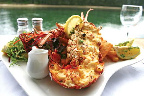 The Colonel’s Restaurant & Bar - Accommodation Gladstone 2