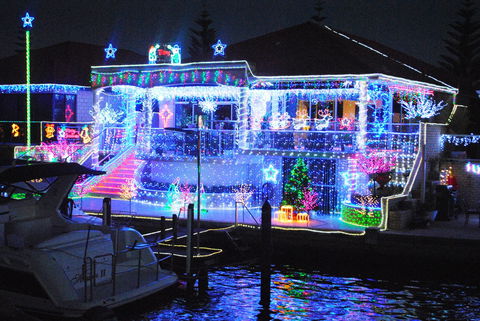Christmas Lights Cruise - Accommodation Gladstone 2