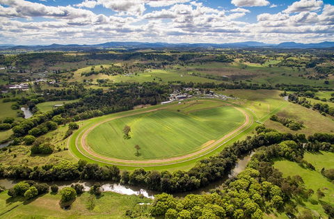The O’Brien Electrical And Plumbing Lismore Cup - Accommodation Gladstone 0