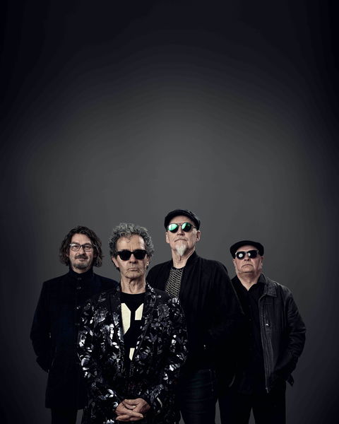 Choirboys: The Hits And Six-pack Of Bruce Springsteen Bulli - Accommodation Gladstone 0