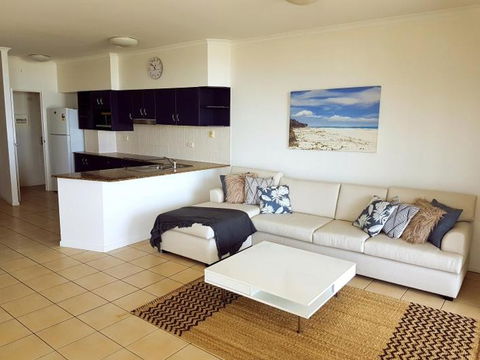 Whale Watch Ocean Beach Resort - Accommodation Gladstone 1