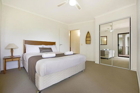 Whale Watch Ocean Beach Resort - Accommodation Gladstone 2