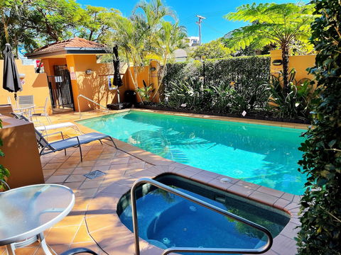 Mermaid Beach Park View Resort - Accommodation Gladstone 2