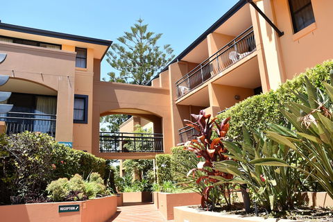 Mermaid Beach Park View Resort - Accommodation Gladstone 0