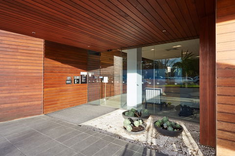 Melbourne Dandenong Central Apartment - Accommodation Gladstone 0