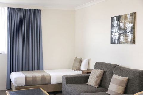 Lodestar Waterside Apartments - Accommodation Gladstone 3
