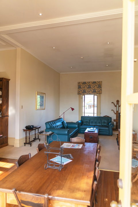 Fire Station Inn - Accommodation Gladstone 1