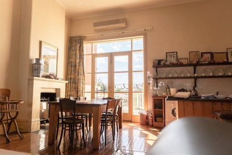 Fire Station Inn - Accommodation Gladstone 0