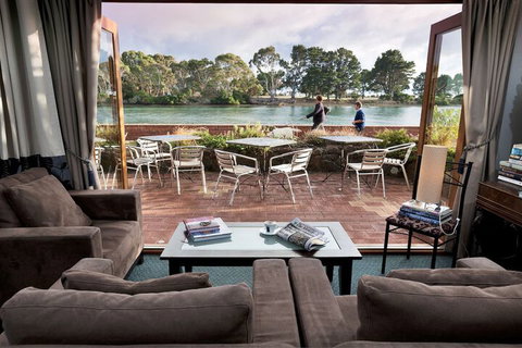 The Waterfront Wynyard - Accommodation Gladstone 3