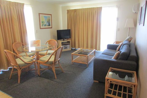 Aqualuna Beach Resort - Accommodation Gladstone 6