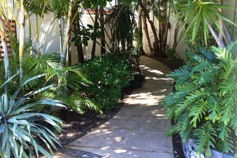 Aqualuna Beach Resort - Accommodation Gladstone 1