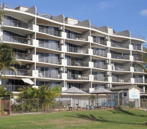 Sails Resort On Golden Beach - Accommodation Gladstone 1