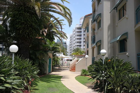 Aruba Beach Resort - Accommodation Gladstone 1