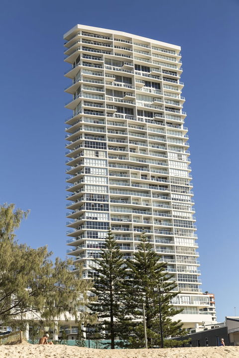 ULTIQA Air On Broadbeach - Accommodation Gladstone 1