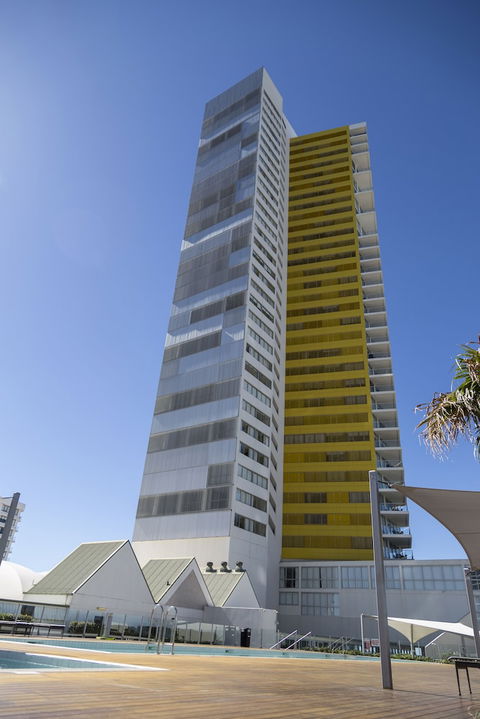ULTIQA Air On Broadbeach - Accommodation Gladstone 2