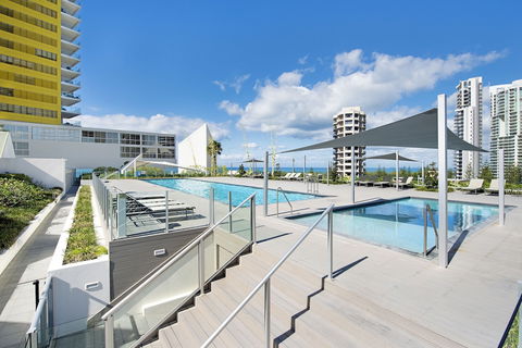 ULTIQA Air On Broadbeach - Accommodation Gladstone 5