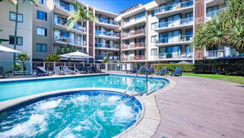 Swell Resort Burleigh Beach - Accommodation Gladstone 3