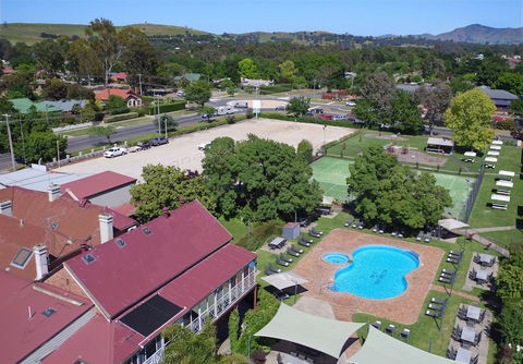 Alzburg Resort - Accommodation Gladstone 3