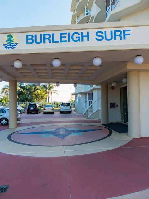 Burleigh Surf Apartments - Accommodation Gladstone 0