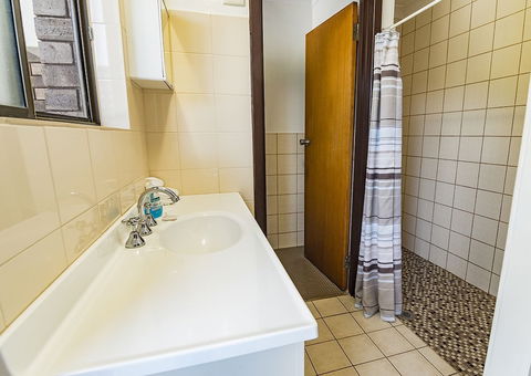 Emu Beach Chalets - Accommodation Gladstone 6