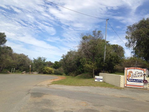 Emu Beach Chalets - Accommodation Gladstone 2