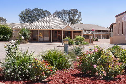The Standpipe Golf Motor Inn - Accommodation Gladstone 0