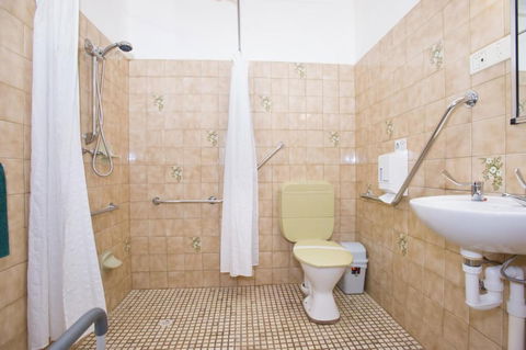 The Standpipe Golf Motor Inn - Accommodation Gladstone 4