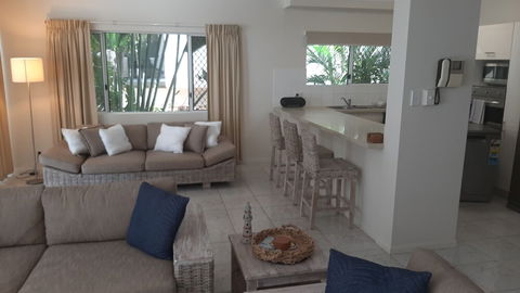 Costa Royale Trinity Beach - Accommodation Gladstone 1