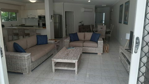 Costa Royale Trinity Beach - Accommodation Gladstone 6