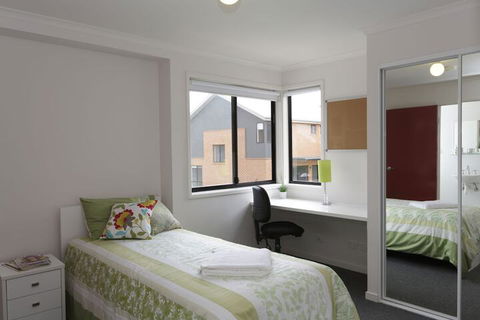 Macquarie University Village - Accommodation Gladstone 4