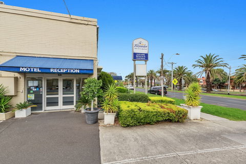 Alexander Motor Inn & Apartments - Accommodation Gladstone 0