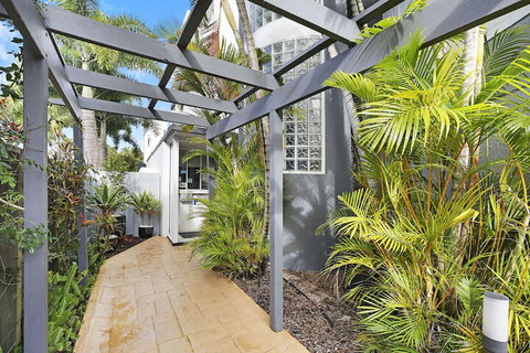Beachside Mooloolaba - Accommodation Gladstone 1
