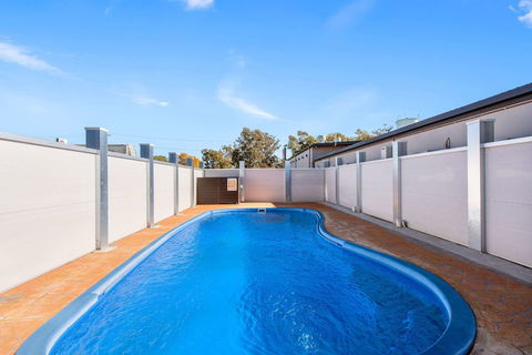 Econo Lodge Moree Spa Motor Inn - Accommodation Gladstone 6