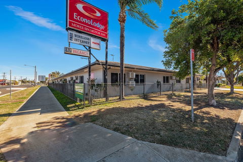 Econo Lodge Moree Spa Motor Inn - Accommodation Gladstone 3