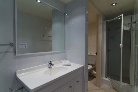 Durham Court Holiday Apartments - Accommodation Gladstone 4