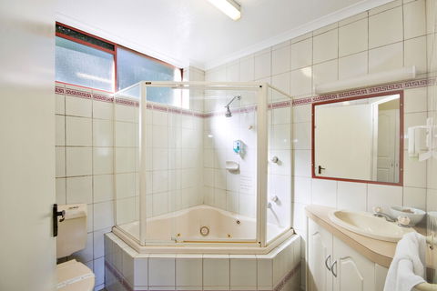 Lorne Coachman Inn - Accommodation Gladstone 4