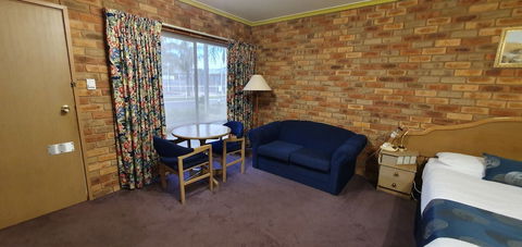 Pines Country Club Motor Inn - Accommodation Gladstone 4