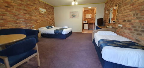 Pines Country Club Motor Inn - Accommodation Gladstone 5