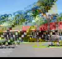 Pines Country Club Motor Inn - Accommodation Gladstone