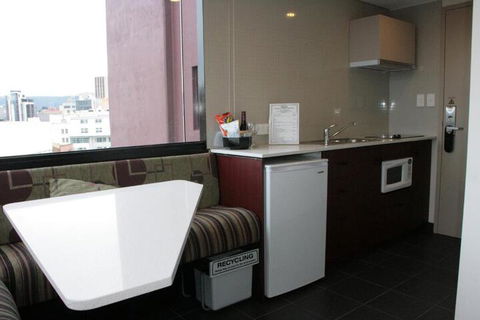 Fountainside Hotel - Accommodation Gladstone 0