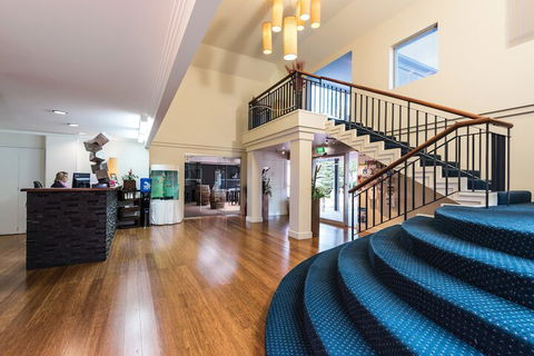 Bellevue On The Lakes - Accommodation Gladstone 7