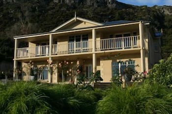 On The Terrace - Accommodation Gladstone 0
