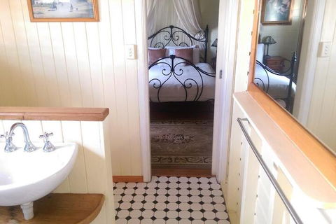 Classique Bed & Breakfast - Accommodation Gladstone 5
