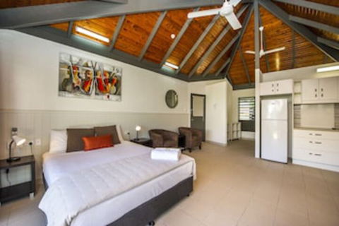 Island Leisure Resort - Accommodation Gladstone 0