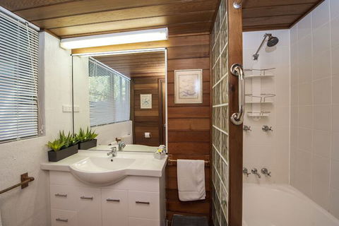 Island Leisure Resort - Accommodation Gladstone 7