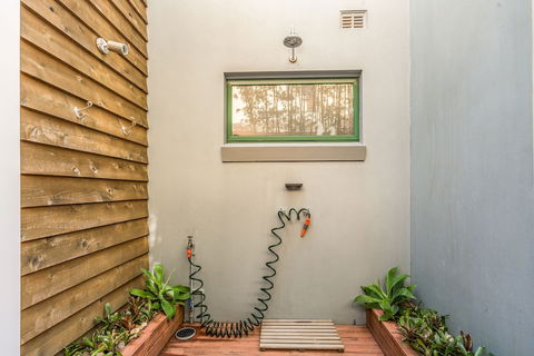 A PERFECT STAY - A Top Spot - Accommodation Gladstone 0