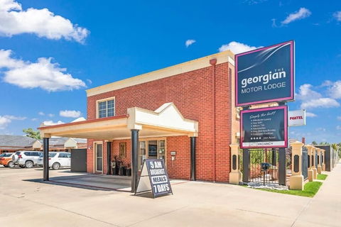 The Georgian Motor Lodge - Accommodation Gladstone 2