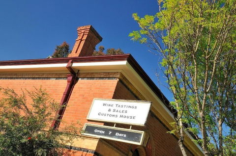 The Georgian Motor Lodge - Accommodation Gladstone 0