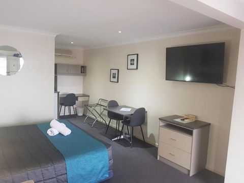 Caravilla Motor Inn - Accommodation Gladstone 4