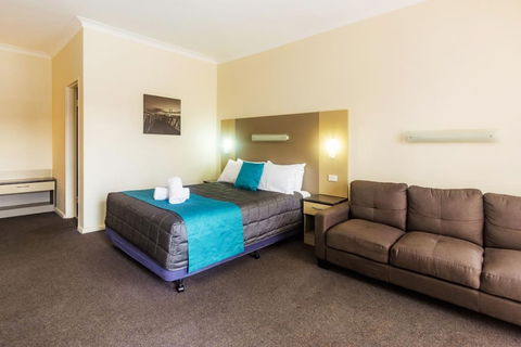 Caravilla Motor Inn - Accommodation Gladstone 6